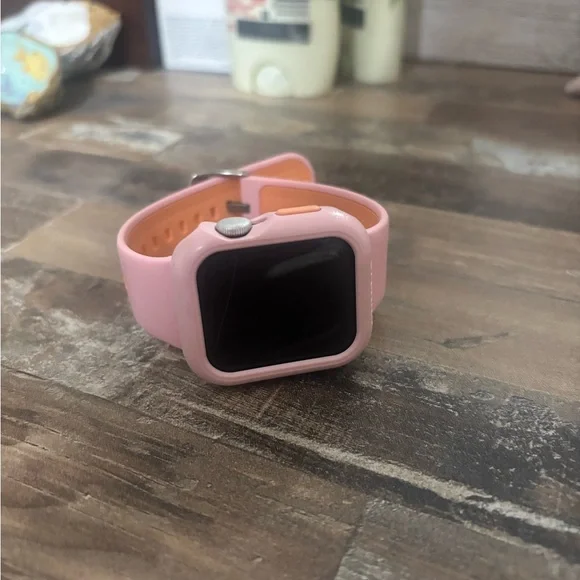 Apple Watch SE with charger & Otterbox case/band - Picture 3 of 5
